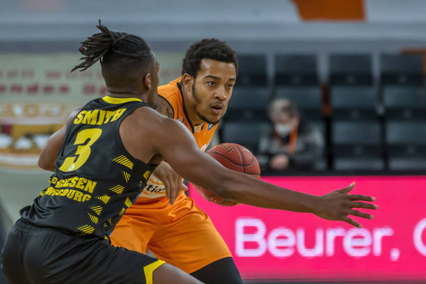 她面对的是 她面对的是